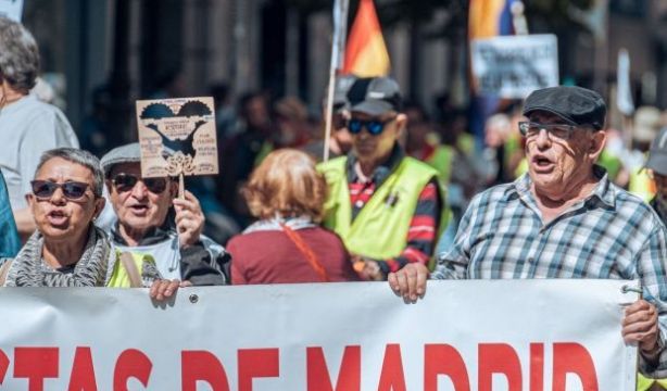 europapress pancartas manifestacion pensionistas