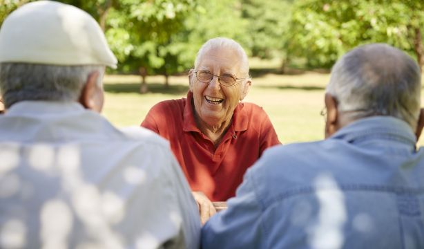 Vuelve ‘Vida Sana’, el programa que promueve el envejecimiento activo de los mayores de Logroño (Bigstock)