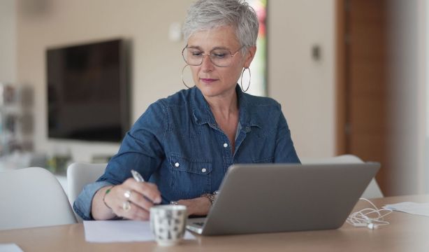 Un estudio revela cómo el teletrabajo afecta a la salud mental: beneficios y desafíos (Bigstock)