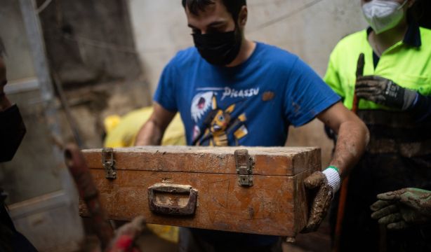 Valencia lidera la recuperación de fotos históricas y dañadas tras la DANA