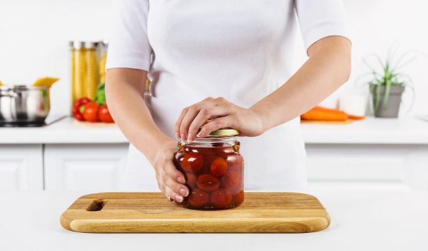  ejercicios para hacer en casa que mejoran la movilidad de las manos, según la Harvard (Bigstock).