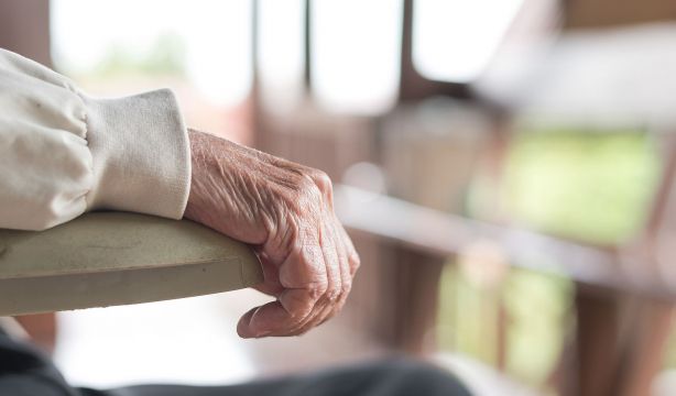 Un lugar triste donde viven ancianos sin esperanza 