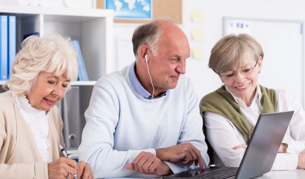 CaixaBank, Comillas, Deusto y Esade abren una ventana al futuro de las personas mayores