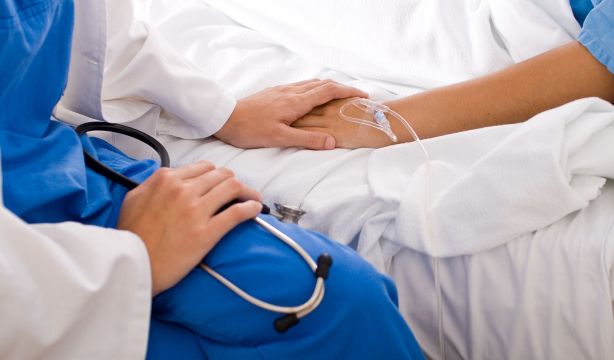 Los hospitales cerrarán este verano 10.200 camas por la falta de personal