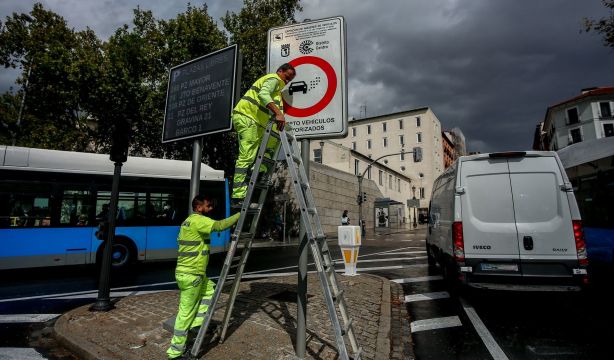 Cambios en julio: nuevas señales de tráfico, viajes del Imserso y precios del abono transporte