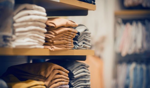 El truco del puño para saber si una camiseta es de tu talla