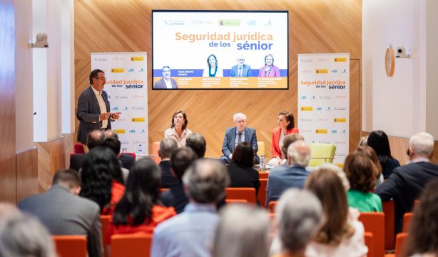 Expertos piden planificar la longevidad desde el punto de vista jurídico: "Es un acto de fortaleza"