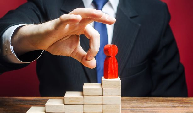 Artículo de Elsa Novo: "Persistencia del edadismo laboral"