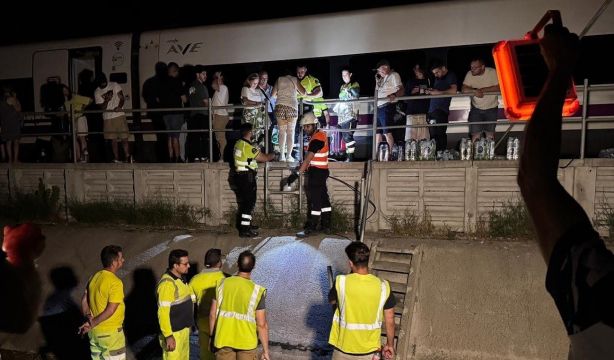 Semana infernal para los viajeros: caos en la T4 y trenes parados durante horas sin climatización