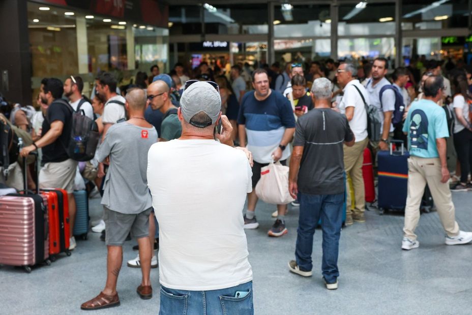 EuropaPress 6833869 decenas personas esperan estacion atochaalmudena grandes julio 2025