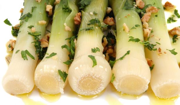 Dani García comparte su receta de puerros al microondas que %22podría estar en cualquier restaurante%22