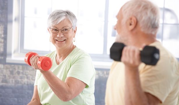Los mayores combaten la soledad no deseada en verano haciendo deporte