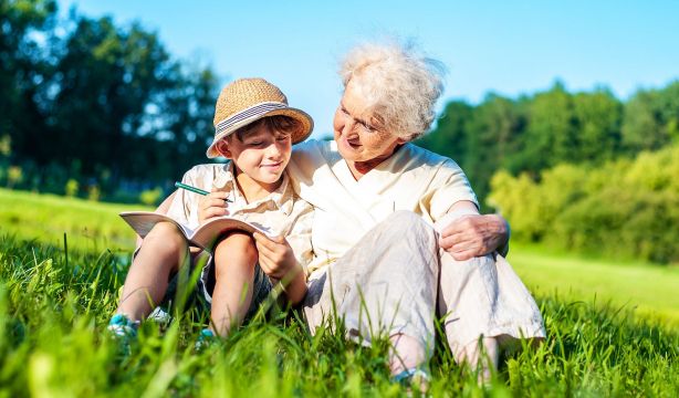 Cuenca refuerza el vínculo entre abuelos y nietos a través de la escritura creativa