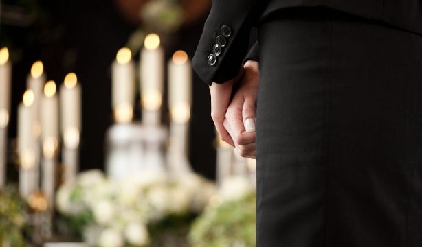 La muerte de la pareja y el estrés económico se asocian con el alzhéimer