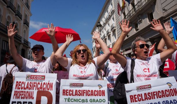 CCOO y UGT protestan ante Hacienda para exigir la jubilación parcial de los funcionarios