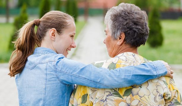 Todo lo que debes saber sobre el convenio especial para los cuidadores de familiares dependientes