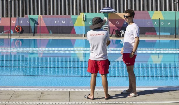 ¿Es obligatorio tener un socorrista en la piscina de una comunidad de vecinos?
