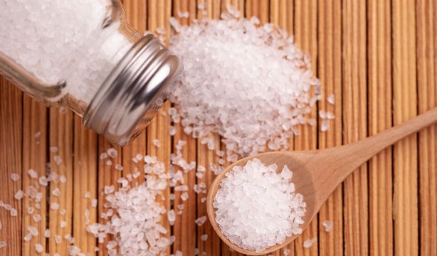 El truco de José Andrés para reducir el uso de sal en las comidas