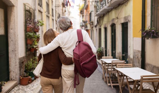 Los mayores de 55 años dominan el turismo en España: 8 de cada 10 viajarán este año