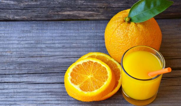 El zumo de naranja natural y la fruta entera son iguales ante la insulina
