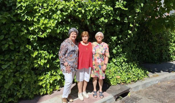 El Teléfono de la Escucha une a desconocidas para charlar y combatir soledad no deseada en mayores