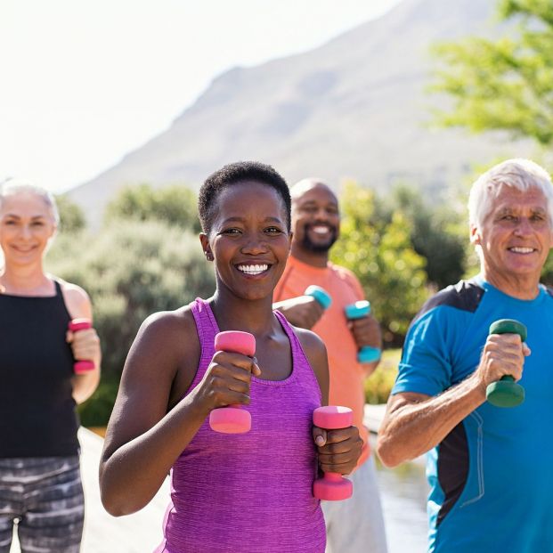 bigstock. Personas mayores haciendo ejercicio bigstock. Personas mayores haciendo ejercicio