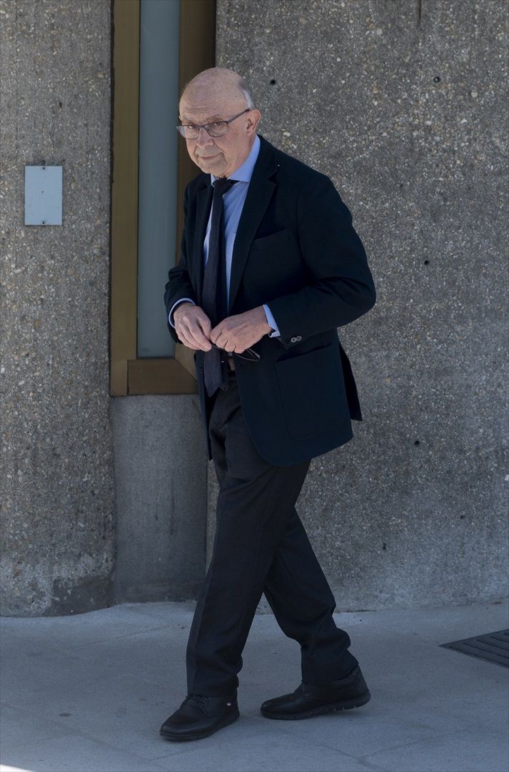 EuropaPress 5105542 exministro hacienda cristobal montoro llegada capilla ardiente exministro