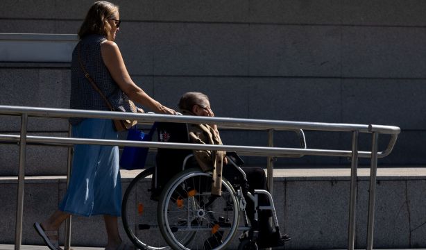 Andalucía: la dependencia suma 1.500 prestaciones, alcanza 456.000 y la espera baja a 570 días