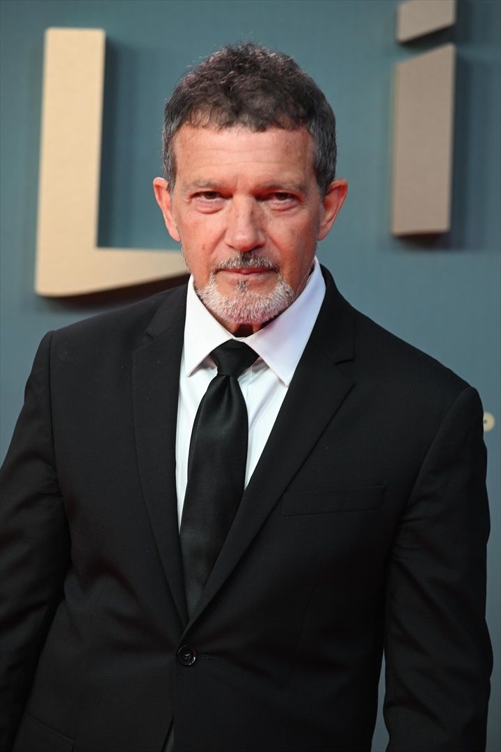 Famosos que decidieron volver a estudiar pasados los 50 años 