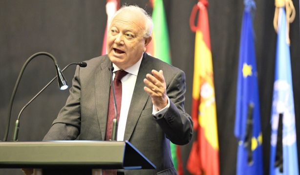 Moratinos expresa su alarma ante los incidentes violentos contra los migrantes en Murcia y Cataluña