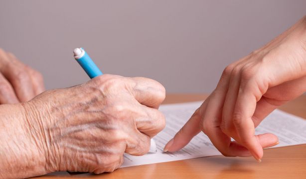 ¿Se puede donar una vivienda sin ir al notario?