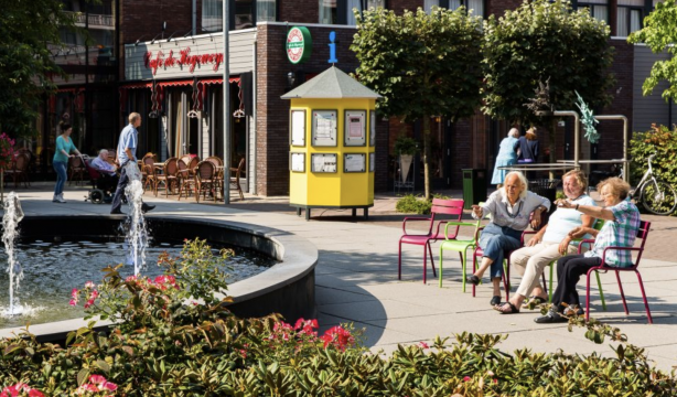 “Aldeas para la demencia”: conoce el barrio diseñado especialmente para personas con alzhéimer