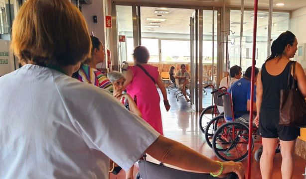 Los mayores, principales afectados por la saturación en Urgencias este verano: hasta 48h de espera