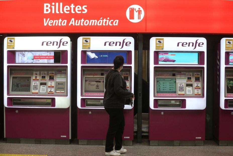 El uso del tren sube un 77% y los precios bajan un 42%