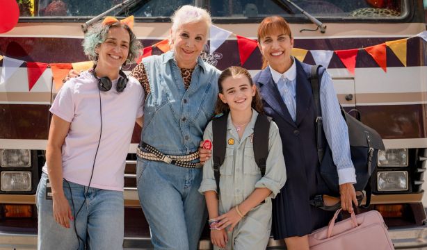 Finaliza el rodaje de 'Abuela tremenda', la comedia protagonizada por Elena Irureta y Toni Acosta