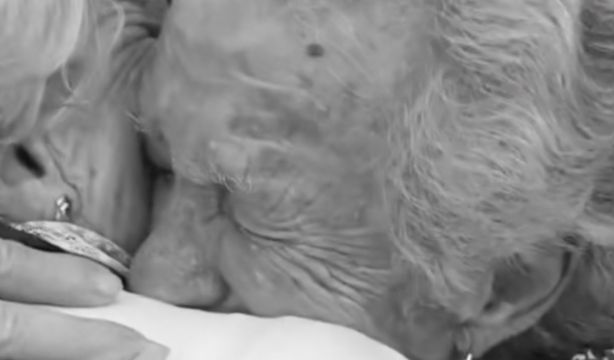 VÍDEO: Visita a su hermana de 95 años por sorpresa y conmueve en las redes (TikTok: MariaMonlo)