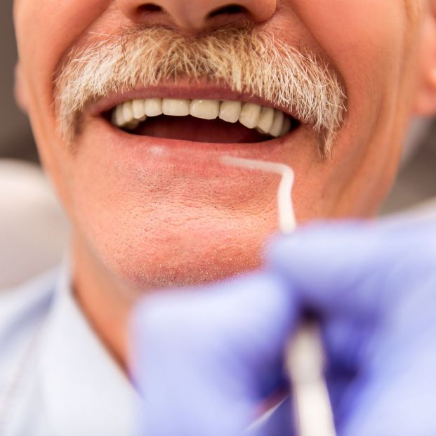 Dentista gratis para mayores de 65 años: el Gobierno les incorpora en la cartera de servicios