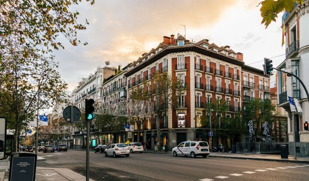 Los españoles deben dedicar más del 50% de su salario para alquilar una vivienda