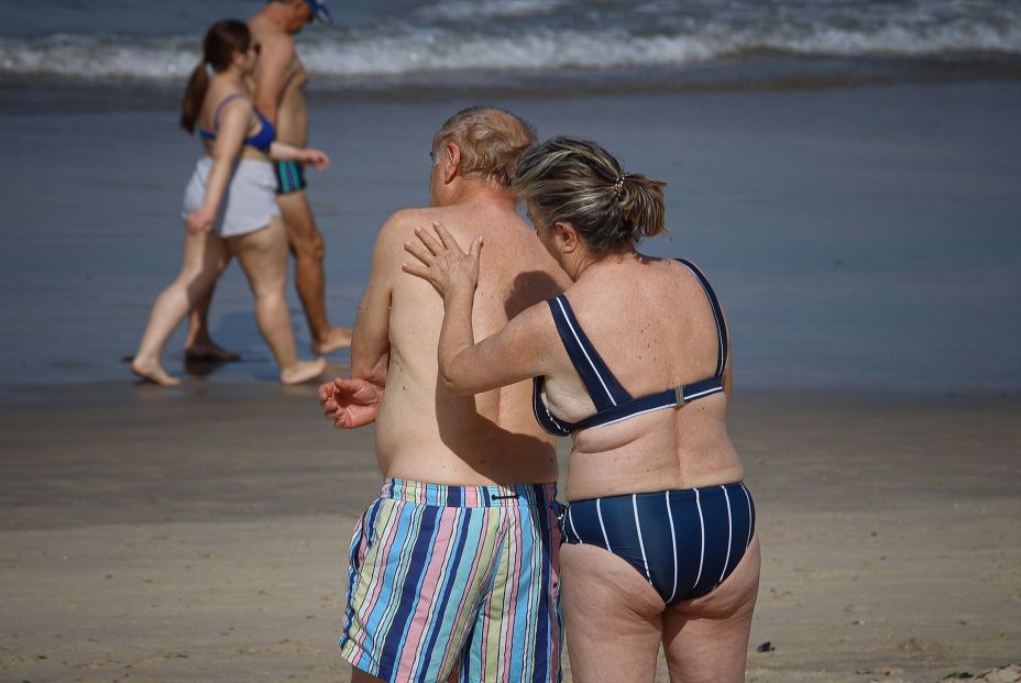 La mitad de los mayores no toma medidas de protección solar durante el verano La mitad de los mayores no toma medidas de protección solar durante el verano