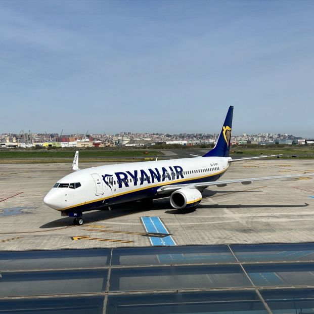 EuropaPress 5376060 aterriza pasajera 10 millones ryanair aeropuerto seve ballesteros santander EuropaPress 5376060 aterriza pasajera 10 millones ryanair aeropuerto seve ballesteros santander