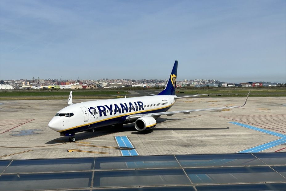 EuropaPress 5376060 aterriza pasajera 10 millones ryanair aeropuerto seve ballesteros santander EuropaPress 5376060 aterriza pasajera 10 millones ryanair aeropuerto seve ballesteros santander