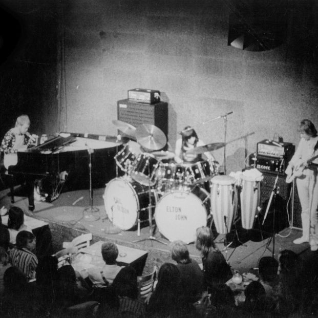 Una de sus primeras actuaciones by David Larkhman Una de sus primeras actuaciones by David Larkhman