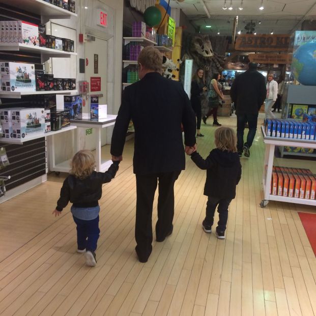 De compra con sus hijos by Davis Furnish De compra con sus hijos by Davis Furnish