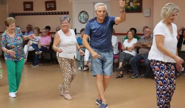 Las actividades sociales son tan importantes como la dieta o el deporte para vivir más y mejor