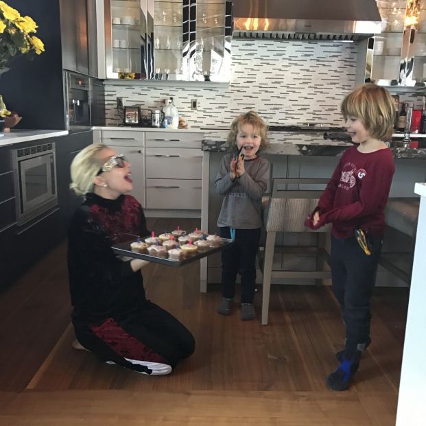 Lady Gaga con los hijos de Elton John by David Furnish Lady Gaga con los hijos de Elton John by David Furnish