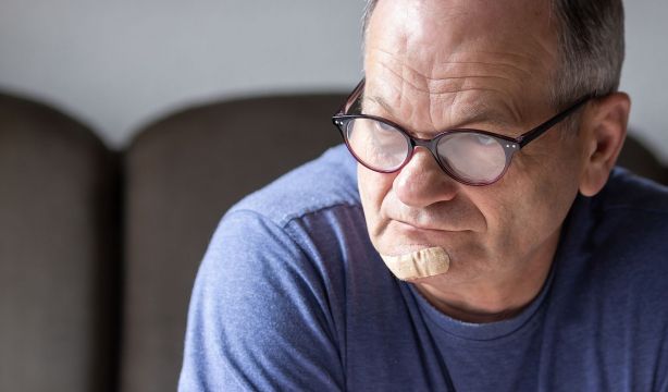 Mayores y mercado laboral: una empresa despide a un trabajador de 61 años poco antes de jubilarse