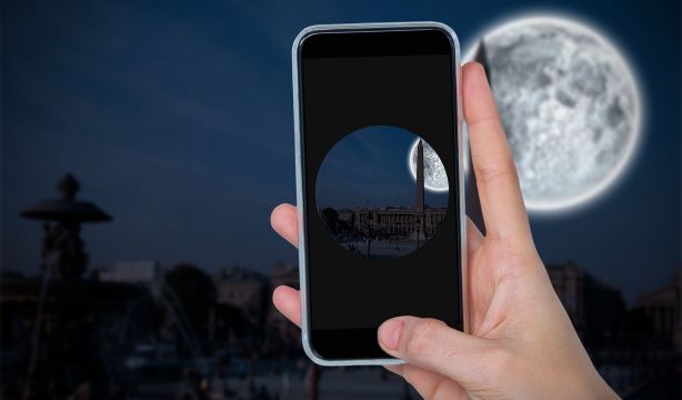 El truco definitivo para fotografiar la luna con el móvil y que salga bien