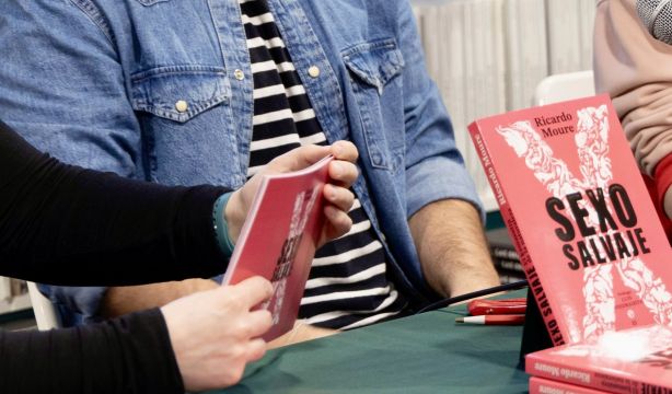 'Sexo Salvaje': el nuevo libro de Ricardo Moure sobre la visión "heteropatriarcal" de la ciencia