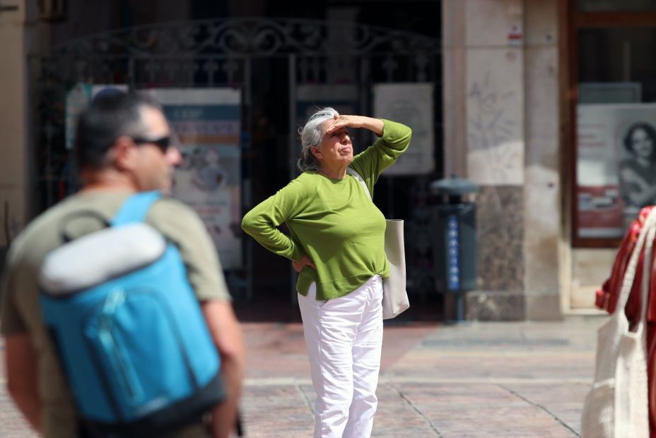 Olas de calor interminables: los días consecutivos de calor extremo hacen mella en los mayores