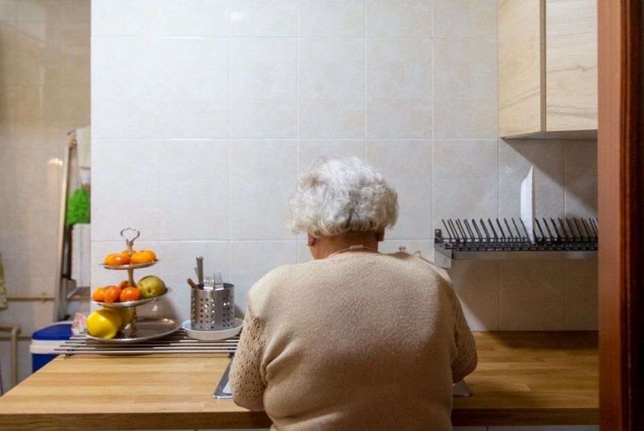 La soledad de las personas mayores se acentúa en verano: estas son 5 medidas para combatirla La soledad de las personas mayores se acentúa en verano: estas son 5 medidas para combatirla